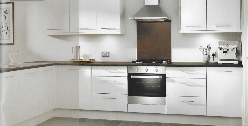 Ennis White Glossy And Smooth Kitchen, Best Handles For White Gloss Kitchen